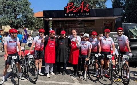 Formaggilandia2 e Rovagnati con PizzAut al Giro-E