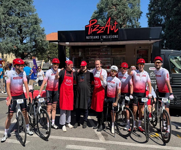 Maggioni Roberto di Formaggilandia2 in posa con PizzAut